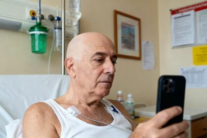 Le politologue Roland Cayrol lors d'une intervention télévisée